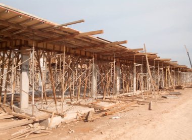 Ipek formu iş yaygın olarak kontrplak ve kereste inşaat sahasında yapılan.