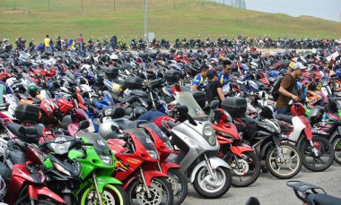 Motosiklet Parkı'nda otoparklar.   