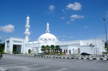 Seremban 2 'deki Al Hussain Camii, Negeri Sembilan, Malezya. 
