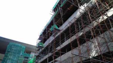 İnşaat alanında devam eden