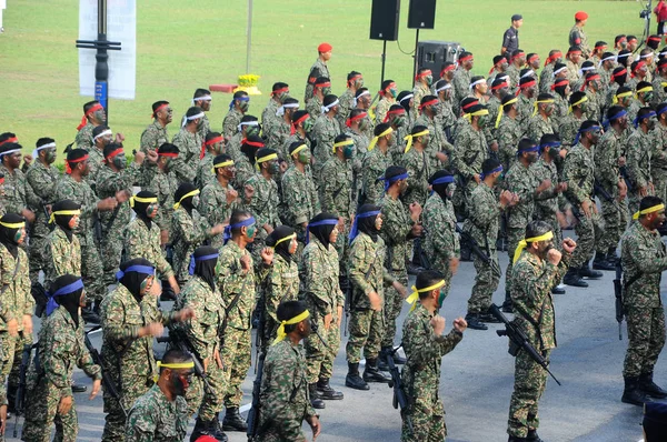 Maleisische soldaten werden getoond van een demonstratie van de strijd — Stockfoto