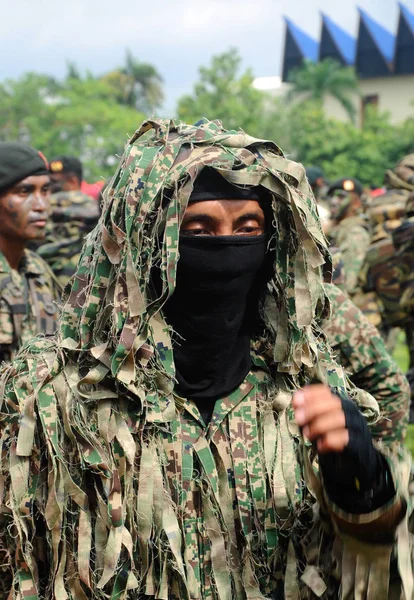 Malaysiske Royal Malay Regiment Army i snigskytter kulør . - Stock-foto