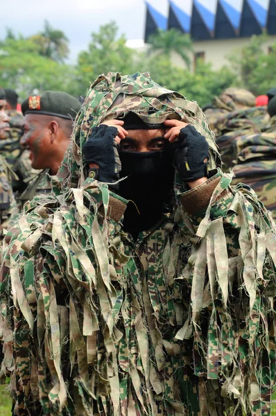 Malaysia Royal Malay Regiment Army in snipers suit . — Stok Foto