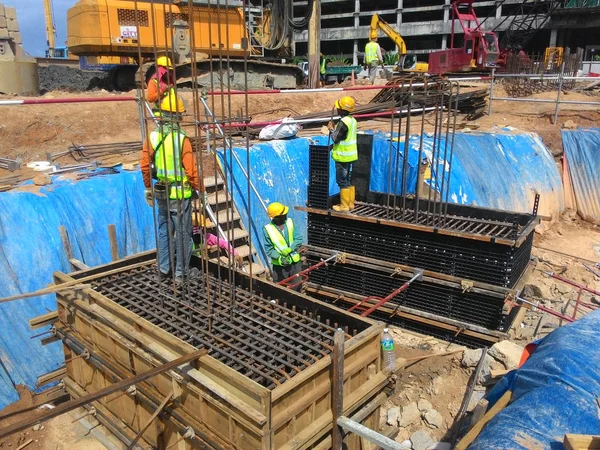 Yığını kap formu iş ile takviye barda