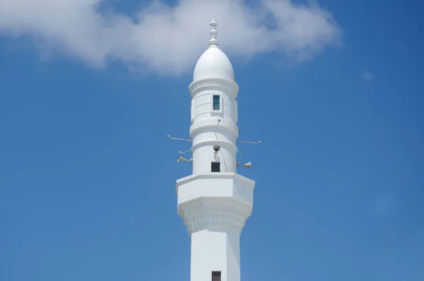 Den minaret eller tornet på Al Hussain Mosque — Stockfoto