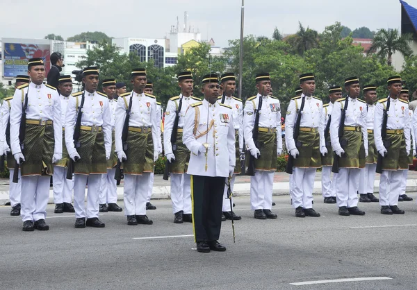 Malaysia Malay soldier with full traditional Malay army uniform and weapon — Stock Photo, Image