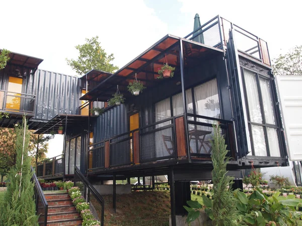 Yapılmış bir ev yenilemek nakliye konteyner.