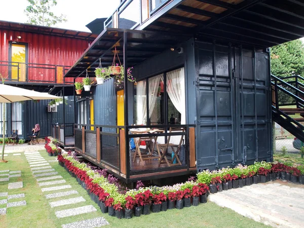 A house made from refurbish shipping container. — Stock Photo, Image