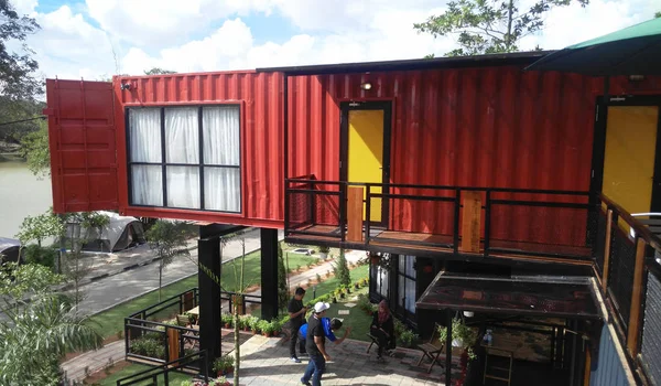 A house made from refurbish shipping container. — Stock Photo, Image