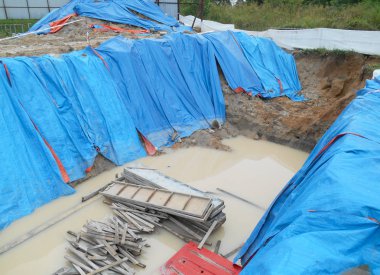 Plastik tuval kullanarak eğim koruma.