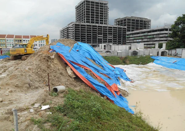 Plastik tuval kullanarak eğim koruma.