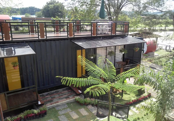 A house designed from refurbish shipping container — Stock Photo, Image