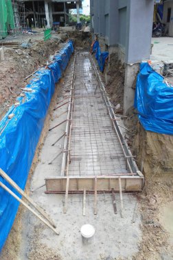 Yeraltı yarar siperler yapım aşamasında. 