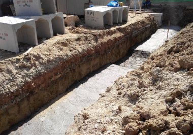 Yeraltı yarar siperler yapım aşamasında. 