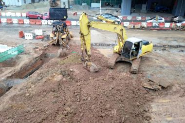 Yeraltı yarar siperler yapım aşamasında. 