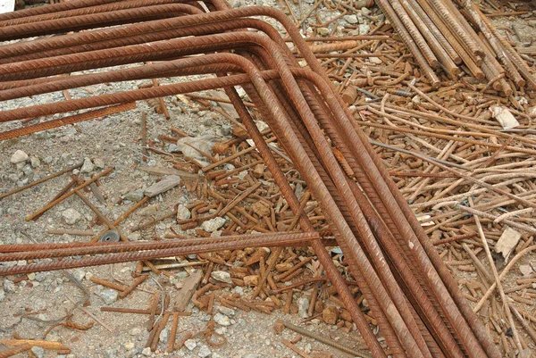 Hot rolled deformed steel bars or steel reinforcement bar at construction site. — Stock Photo, Image