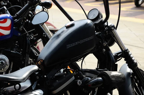 Różnych modelu Harley Davidson motocykl easy rider, parking na otwartej przestrzeni. — Zdjęcie stockowe