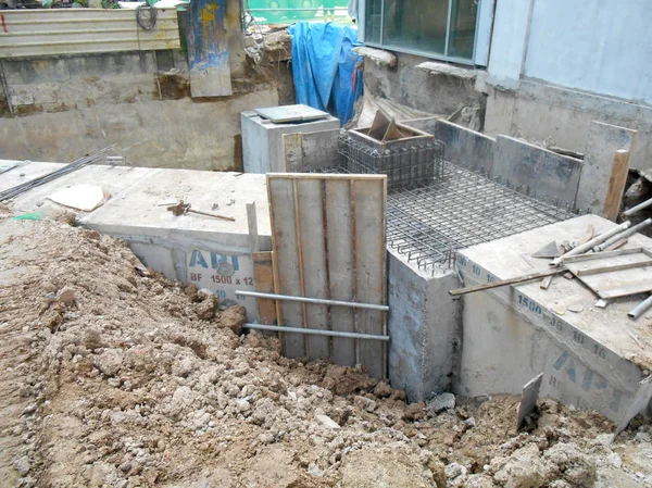 Prefabrykaty betonowe odwodnienia w budowie — Zdjęcie stockowe