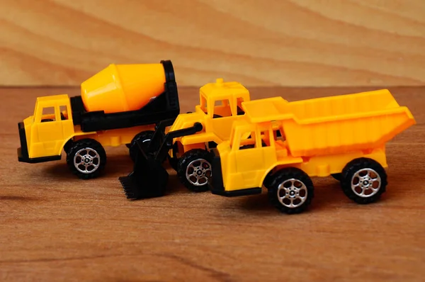 群小重型施工机械玩具、 卡车、 推土机和混凝土搅拌机. — 图库照片