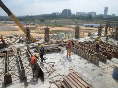  Ahşap formu iş inşaat sahasında imalatı inşaat işçileri