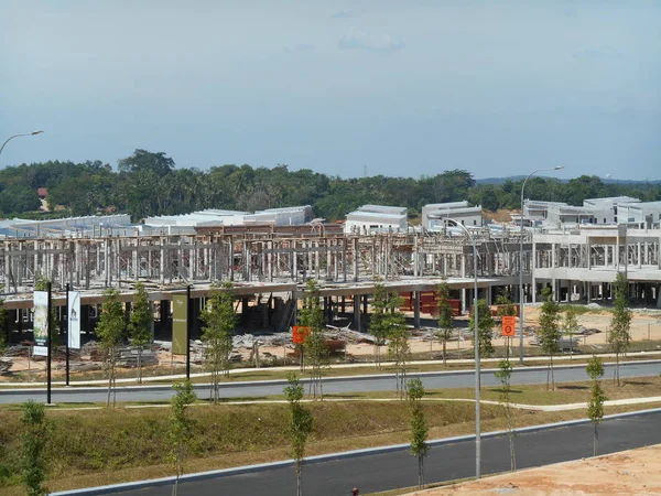 Fachada de dos pisos de lujo terraza casa en construcción — Foto de Stock