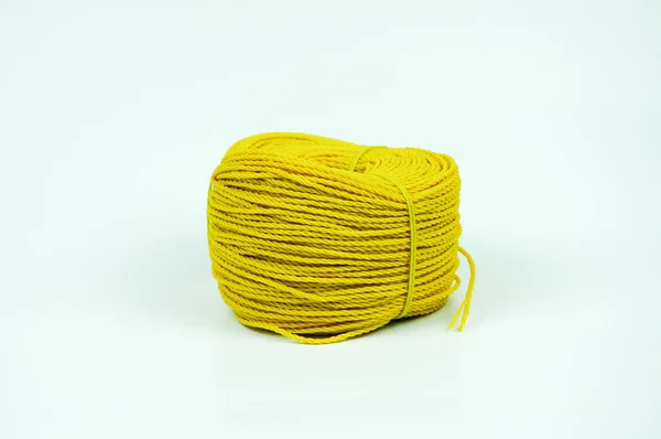 Un rollo de cuerda de nylon amarillo —  Fotos de Stock