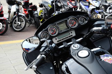 Kuala Lumpur, Malezya-25 Şubat 2017: metre panelleri ve kolu Bar çeşitli Harley Davidson kolay binici motosiklet sahiplerine Kuala Lumpur, Malezya içinde toplama sırasında. 
