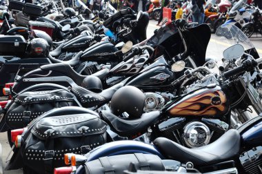 Kuala Lumpur, Malezya-29 Mayıs 2016: özel ve kolay binici sınıf motosiklet açık alanda otopark çeşitli modeli. Harley Davidson marka motosiklet çoğu.
