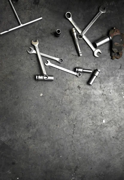 셀랑고르 말레이시아 2017 자동차 워크샵 도구는 바닥에 주위에 작업장 기름기와 — 스톡 사진