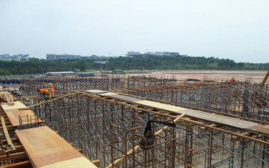 Yaygın olarak kontrplak ve ahşap yapılmış ahşap formu iş