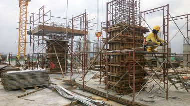 Yaygın olarak kontrplak ve ahşap yapılmış ahşap formu iş