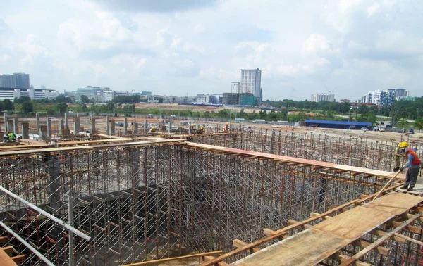 Yaygın olarak kontrplak ve ahşap yapılmış ahşap formu iş