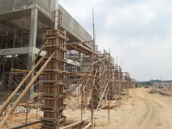 Yaygın olarak kontrplak ve ahşap yapılmış ahşap formu iş