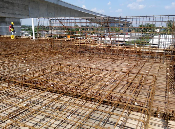 Barra de refuerzo de acero en obra . — Foto de Stock