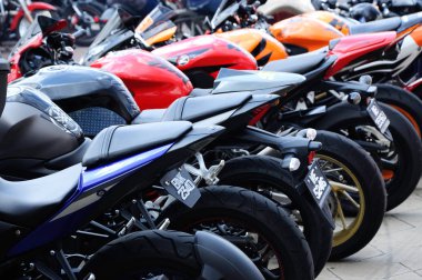  Yüksek performanslı büyük bisiklet ve süper bisiklet grubu