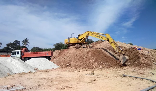 吉隆坡 马来西亚 2017年2月16日 挖掘机是重型施工机械 用于开挖土施工期间 由长的液压臂和水桶驱动 — 图库照片