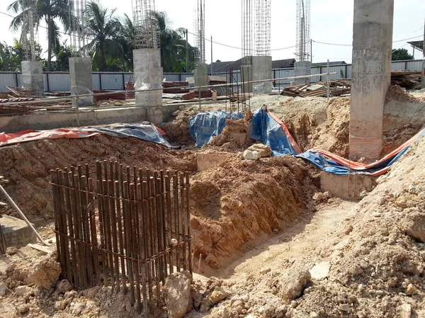 クアラルンプール マレーシア 2017 工事現場の建設労働者によって基礎工事します 杭打ち工事 杭キャップ加工作品 — ストック写真