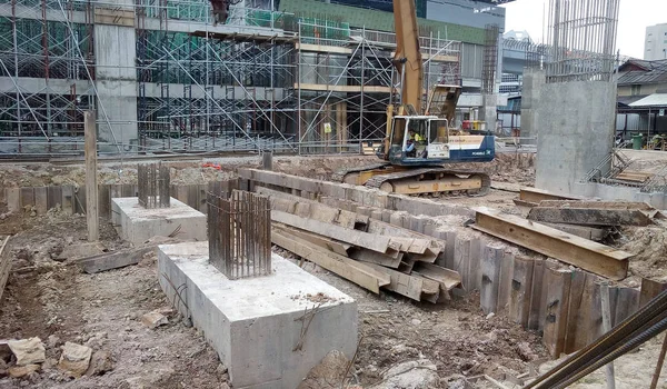 Tapa de pila de hormigón hormigonado en el sitio de construcción — Foto de Stock