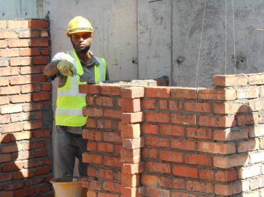  Kil tuğla blok çimento yatıyordu