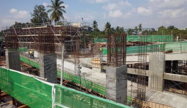  Şantiyede beton sütunu çelik takviye çubuğu 