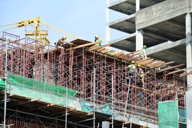 İskele platformu, formu iş ve inşaat sahasında yapısını desteklemek için geçici yapı kullanılan