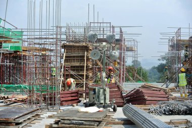 İskele platformu, formu iş ve inşaat sahasında yapısını desteklemek için geçici yapı kullanılan