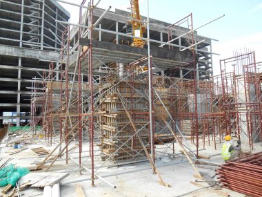 İskele platformu, formu iş ve inşaat sahasında yapısını desteklemek için geçici yapı kullanılan