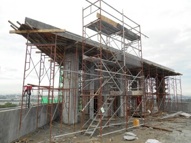 İskele platformu, formu iş ve inşaat sahasında yapısını desteklemek için geçici yapı kullanılan