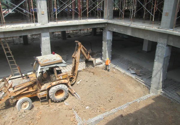 Escavatore Macchina utilizzata per scavare il terreno nel cantiere — Foto Stock