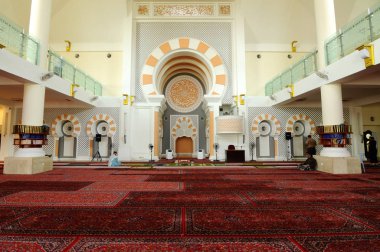 Masjid Jamek Sultan Abdülaziz Petaling Jaya, Malezya iç. Modern cami ve topluluk İslam tasarım ve mimarisi ile oluşturma. 