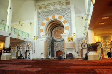 Mimari detay ve Masjid Jamek Sultan Abdülaziz Petaling Jaya, Malezya iç. Modern cami ve topluluk oluşturma. 