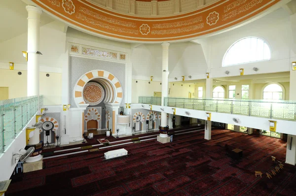 Masjid Jamek Sultan Abdülaziz Petaling Jaya, Malezya iç. Modern cami ve topluluk İslam tasarım ve mimarisi ile oluşturma. 