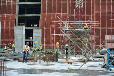 Kuala Lumpur, Malezya-01 Şubat 2017: şantiye gündüz sırasında Putrajaya, Malezya sürüyor. Günlük aktivite devam ediyor. 