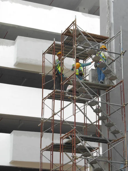 Kuala Lumpur Malasia Enero 2017 Trabajadores Construcción Que Usan Arnés — Foto de Stock